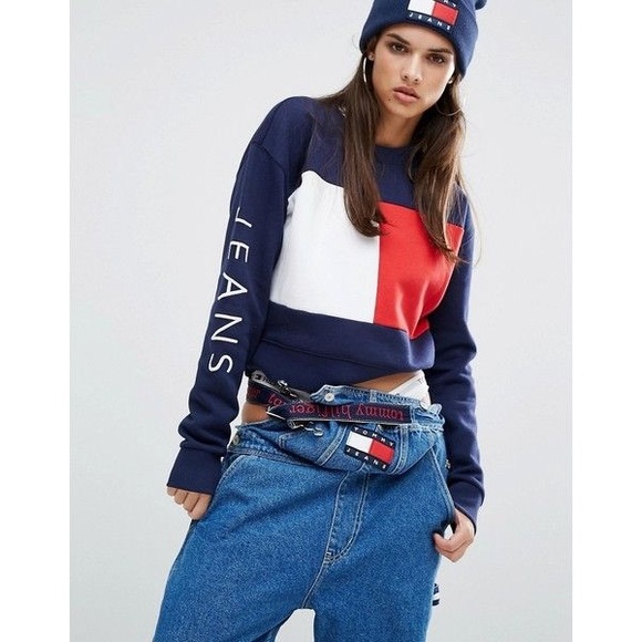 Tommy Hilfiger Sweaters - Tommy jeans cropped sweatshirt